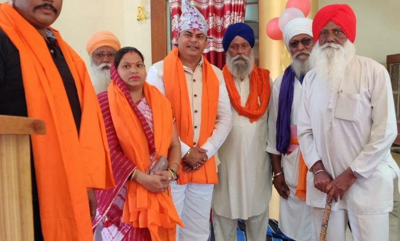 भिलाई: गुरुपर्व पर खुर्सीपार गुरुद्वारा पहुंचे BJP पार्षद दया सिंह,समाज को पर्व की बधाई दी भिलाई: गुरुपर्व पर खुर्सीपार गुरुद्वारा पहुंचे BJP पार्षद दया सिंह,समाज को पर्व की बधाई दी