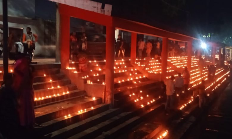 कासगंज: हरपदी कुंड पर देव दीपावली बड़े धूमधाम से मनाई गई कासगंज: हरपदी कुंड पर देव दीपावली बड़े धूमधाम से मनाई गई