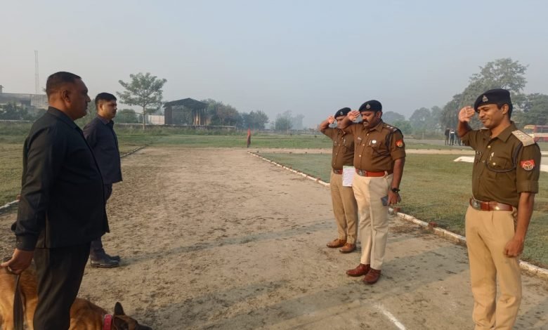 कासगंज: पुलिस लाइन में साप्ताहिक परेड का आयोजन कासगंज: पुलिस लाइन में साप्ताहिक परेड का आयोजन