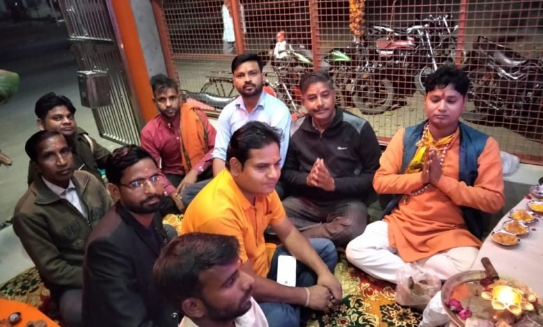 बदायूँ: उझानी में अखिल भारत हिंदू महासभा द्वारा मंदिर में हनुमान चालीसा के पाठ का आयोजन बदायूँ: उझानी में अखिल भारत हिंदू महासभा द्वारा मंदिर में हनुमान चालीसा के पाठ का आयोजन