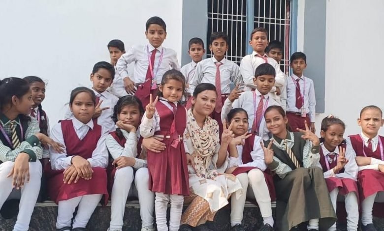 कासगंज: अमांपुर में धूमधाम से मनाई गई चाचा नेहरू की जयंती,माल्यार्पण कर किया याद कासगंज: अमांपुर में धूमधाम से मनाई गई चाचा नेहरू की जयंती,माल्यार्पण कर किया याद