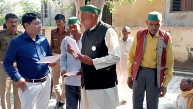 कासगंज: भाकियू टिकैत के बैनर तले पदाधिकारियों ने एसडीएम को सौंपा