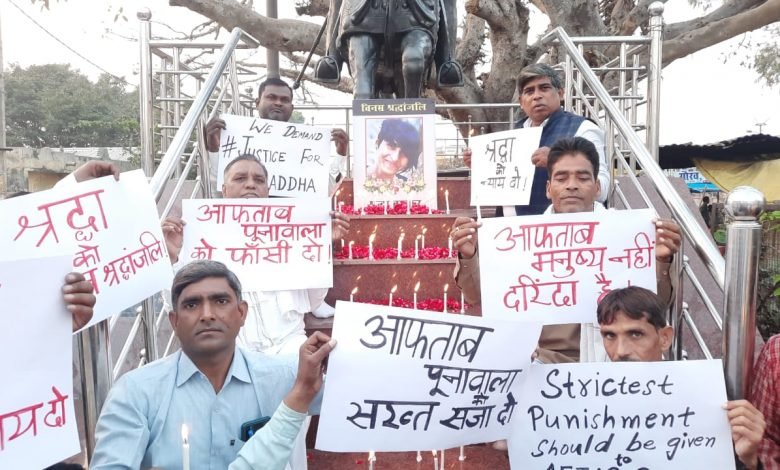कासगंज : कैंडल मार्च में आफताब अमीर पूलवाना को सख्त से सख्त सजा दिलानें की माँग