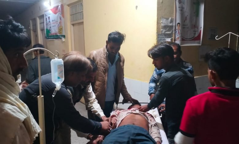 कासगंज: बाइक कार की भिडंत में बाइक सवार दो लोग गंभीर रूप से घायल