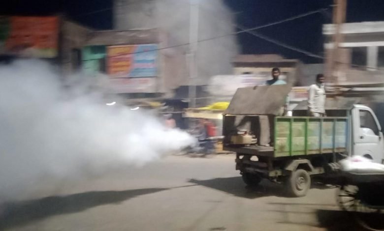 कासगंज: अमांपुर में मच्छरों से बचाव के लिए नगर पंचायत ने कराई मैलाथियान की फॉगिंग