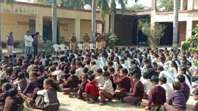 कासगंज: अमांपुर में छात्र-छात्राओं को साइबर अपराध को लेकर जागरूक किया