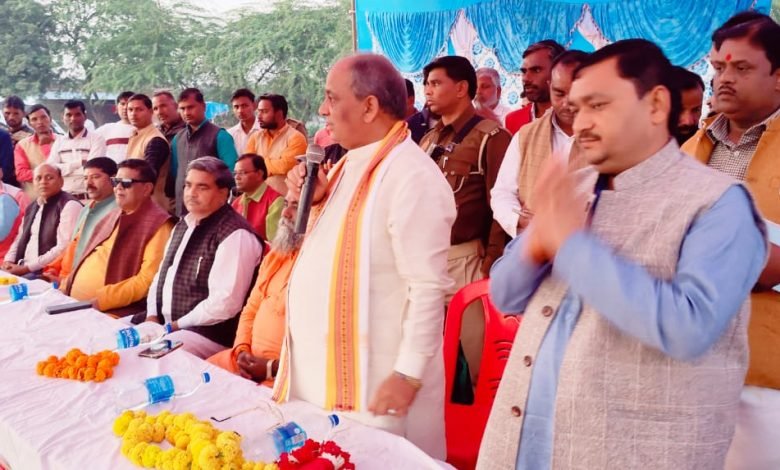 कासगंज: अमांपुर के मक्खन लाल इंटर कालेज में दी यातायात दी,किया जागरूक कासगंज: अमांपुर के मक्खन लाल इंटर कालेज में दी यातायात दी,किया जागरूक