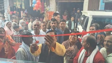 कासगंज: फौजी गारमेंट्स का  फीता काटकर किया शुभारंभ