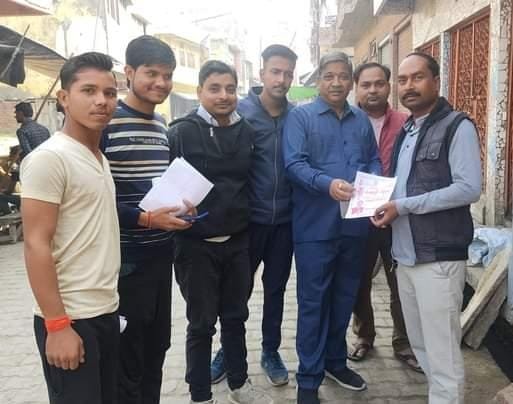 कासगंज: पत्रक वितरण कर पंचकोसीय परिक्रमा में भागीदारी की अपील की…फिर