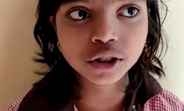 कासगंज: महज 30 सेकंड में इस बच्ची ने गिनाए यूपी के 75 जिलों के नाम