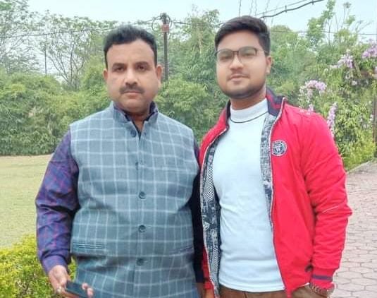 कासगंज: रघुप्रताप ने नीट की परीक्षा पास कर बढ़ाया अमांपुर का मान