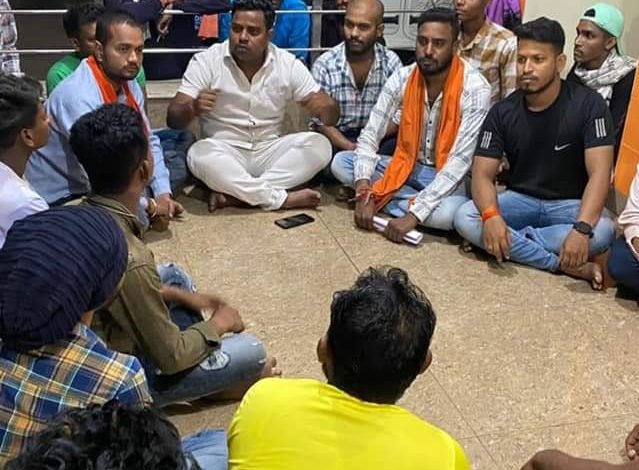 भिलाई : विश्व हिंदू परिषद बजरंग दल की विषेश बैठक,हुई चर्चा भिलाई : विश्व हिंदू परिषद बजरंग दल की विषेश बैठक,हुई चर्चा