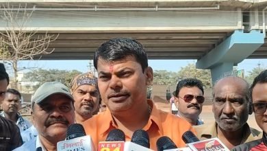 भिलाई: निगम कर्मियों को भाजपा पार्षद दया सिंह का समर्थन, एकदिवसीय धरने पर हुए शामिल, बोले- अपने कर्मियों को वेतन देने में सरकार नाकाम