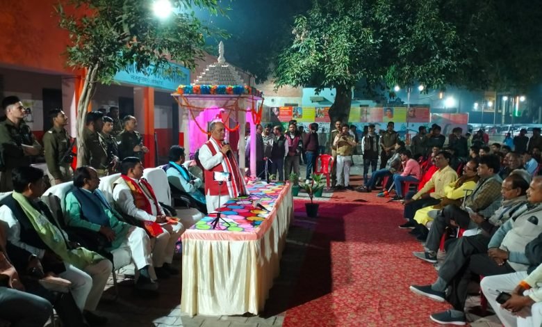 कासगंज: निकाय चुनाव में कहीं भी कोई आरक्षण भाजपा प्रचंड जीत दर्ज कराएगी- सांसद कासगंज: निकाय चुनाव में कहीं भी कोई आरक्षण भाजपा प्रचंड जीत दर्ज कराएगी- सांसद