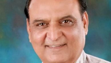 कासगंज: भाजपा जिलाध्यक्ष ने पूर्व मंत्री नीरज किशोर को दिलाई सदस्यता