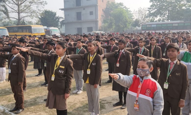 कासगंज: एन आर पब्लिक स्कूल में यातायात के नियमों के प्रति जागरुकता का पाठ पढ़ाया एवं विद्यार्थियों ने ली शपथ