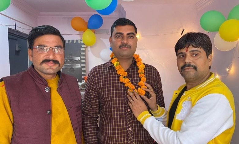 कासगंज: सभासद के चुनाव कार्यालय का हुआ शुभारंभ कासगंज: सभासद के चुनाव कार्यालय का हुआ शुभारंभ
