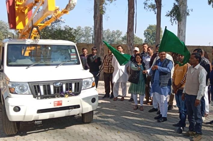 सीवर सैक्शन मशीन, शुद्ध पेयजल टैक, मोबाइल टॉयलेट को हरी झंडी दिखाकर किया रवाना सीवर सैक्शन मशीन, शुद्ध पेयजल टैक, मोबाइल टॉयलेट को हरी झंडी दिखाकर किया रवाना
