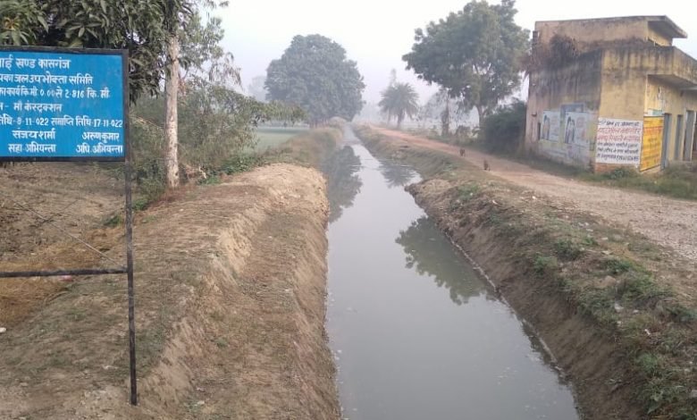 कासगंज: बनूपुरा रजवाह में पानी आने से खिले किसानों के चेहरे कासगंज: बनूपुरा रजवाह में पानी आने से खिले किसानों के चेहरे