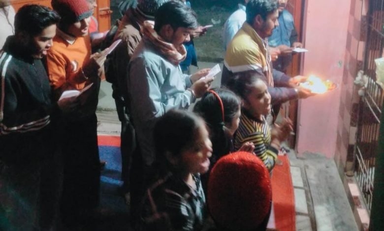 कासगंज: अमांपुर के द्वारिकाधीश मंदिर और महाराणा प्रताप नगर में गूंजा हनुमान चालीसा का पाठ कासगंज: अमांपुर के द्वारिकाधीश मंदिर और महाराणा प्रताप नगर में गूंजा हनुमान चालीसा का पाठ