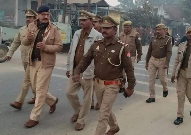 कासगंज: पुलिस ने किया पैदल मार्च सतर्क, दिया लोगों को सुरक्षा का संदेश