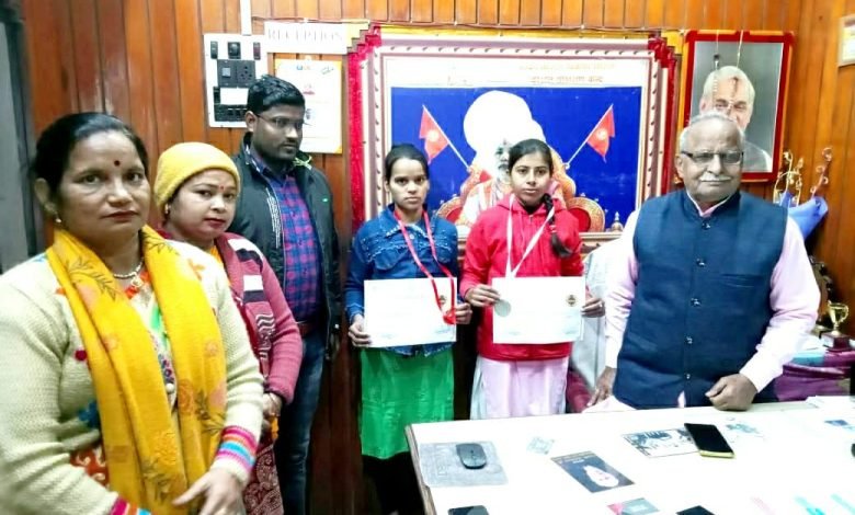 कासगंज: कौशलाथन प्रतियोगिता की मंडलीय विजेताओं को किया सम्मानित