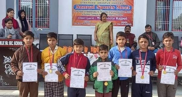 एस एन पब्लिक स्कूल में वार्षिक खेल सम्मेलन में छात्र-छात्राओ ने दिखाई प्रतिभा एस एन पब्लिक स्कूल में वार्षिक खेल सम्मेलन में छात्र-छात्राओ ने दिखाई प्रतिभा