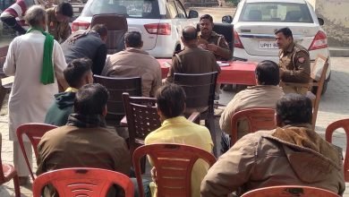 कासगंज:अमांपुर थाना समाधान दिवस में प्रभारी निरीक्षक मुकेश कुमार कश्यप ने सुनी फरियादियों की समस्याएं