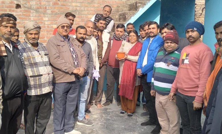अमांपुर में मनाया तुलसी दिवस ,राष्ट्रीय स्वयंसेवकों व बजरंग दल ने की तुलसी पूजा। अमांपुर में मनाया तुलसी दिवस ,राष्ट्रीय स्वयंसेवकों व बजरंग दल ने की तुलसी पूजा।