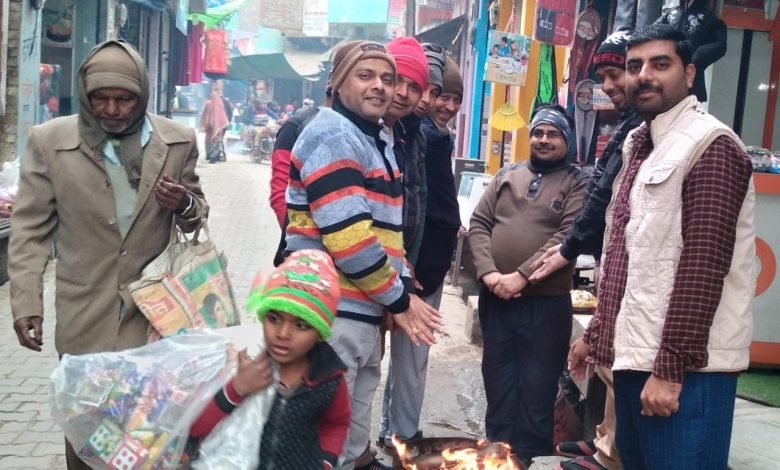 कासगंज: कोहरा छाने से रंगते नजर आए वाहन, धूप न निकलने से बढ़ी गलन परेशान रहे लोग कासगंज: कोहरा छाने से रंगते नजर आए वाहन, धूप न निकलने से बढ़ी गलन परेशान रहे लोग