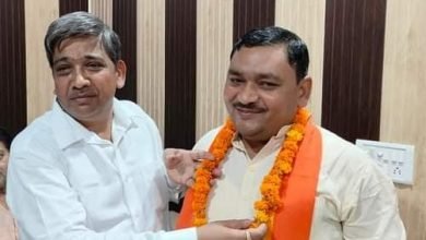 कासगंज: विधायक को सौंपा अध्यक्ष पद के लिए आवेदन