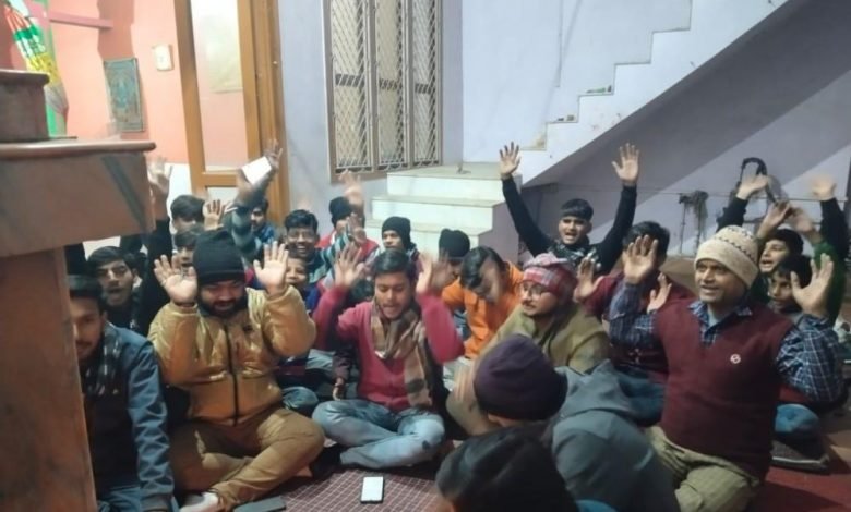 कासगंज: राष्ट्रीय स्वयंसेवक संघ एवं बजरंग दल ने किया हनुमान चालीसा का पाठ कासगंज: राष्ट्रीय स्वयंसेवक संघ एवं बजरंग दल ने किया हनुमान चालीसा का पाठ