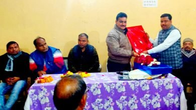सेवानिवृत्ति पर एडीएम को कायस्थ बंधुओं ने किया सम्मानित