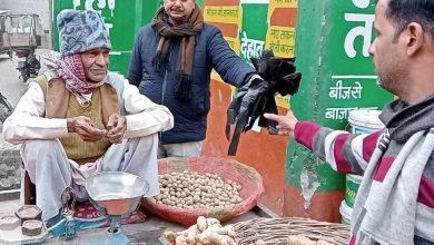 कासगंज:  प्रतिबंधित पॉलीथिन जब्त की, अमांपुर में पॉलीथिन उपयोग पर दुकानदारों से वसूला जुर्माना