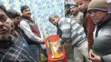 प्रधानमंत्री की मां के निधन पर अमांपुर में भाजपाइयों ने जताया शोक, दी श्रद्धांजलि