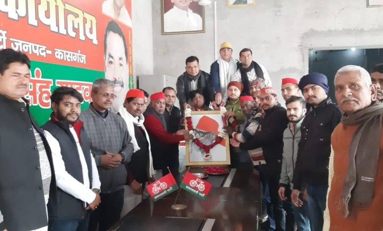 समाजवादी पार्टी ने लोकबन्धु राजनारायण जी की 36 वीं पुण्यतिथि मनाई…फिर समाजवादी पार्टी ने लोकबन्धु राजनारायण जी की 36 वीं पुण्यतिथि मनाई…फिर