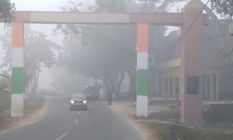 सुबह छाया कोहरा, दोपहर में गलन भरी ठंड ने किया बुरा हाल सुबह छाया कोहरा, दोपहर में गलन भरी ठंड ने किया बुरा हाल