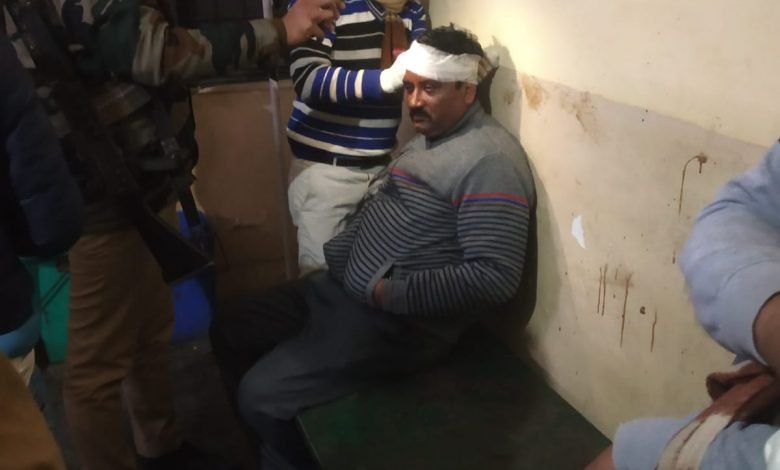 सड़क हादसे में एसआई चंद्रेश गौतम घायल
