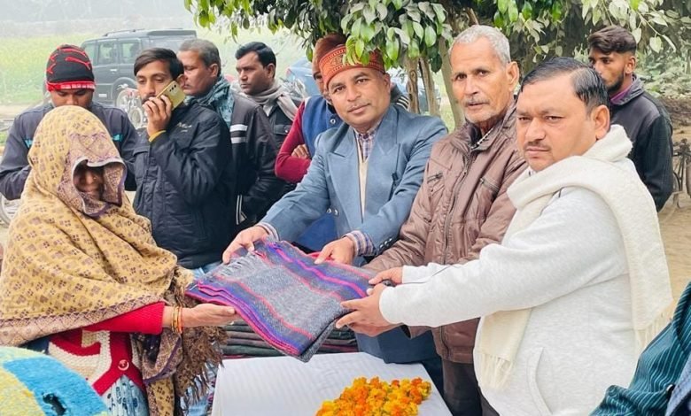 विधायक हरिओम वर्मा ने जरूरतमंद, गरीबों को बांटे कंबल