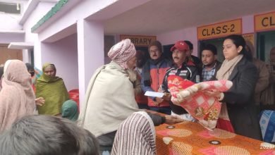 कासगंज:  एसडीएम रितु सरोही ने जरूरतमंद, गरीबों को बांटे कंबल