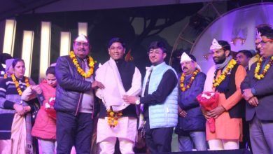 लोकगीतों की स्वर लहरियों पर झूम उठे दर्शक तो न्रत्यागंनाओं ने ठुमके लगाने को किया मजबूर