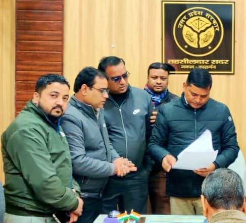 निजी दवा कंपनियों के विरोध में दवा प्रतिनिधियों ने किया प्रदर्शन, सौंपा ज्ञापन