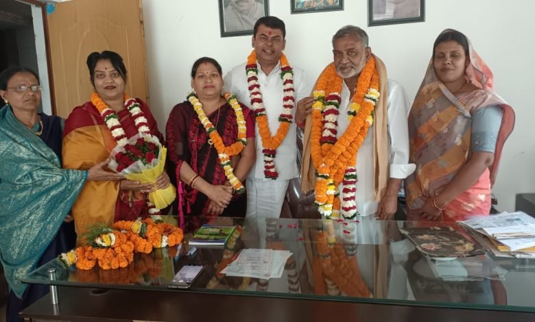 उप नेता प्रतिपक्ष बनने के बाद दया सिंह ने की जिलाध्यक्ष बिचपुरिया से मुलाकात, दायित्व के लिए संगठन का माना आभार