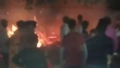 खेत पर एक झोपड़ी में आग लगाने आरोप