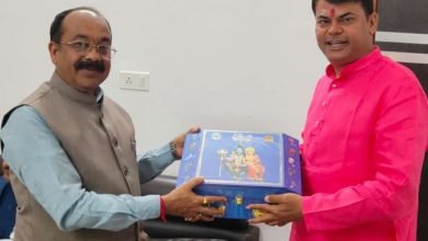 BJP प्रदेश अध्यक्ष अरूण साव और संगठन महामंत्री पवन साय से दया ने की मुलाकात, बाबा की बारात के लिए दिया आमंत्रण