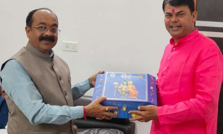 BJP प्रदेश अध्यक्ष अरूण साव और संगठन महामंत्री पवन साय से दया ने की मुलाकात, बाबा की बारात के लिए दिया आमंत्रण BJP प्रदेश अध्यक्ष अरूण साव और संगठन महामंत्री पवन साय से दया ने की मुलाकात, बाबा की बारात के लिए दिया आमंत्रण