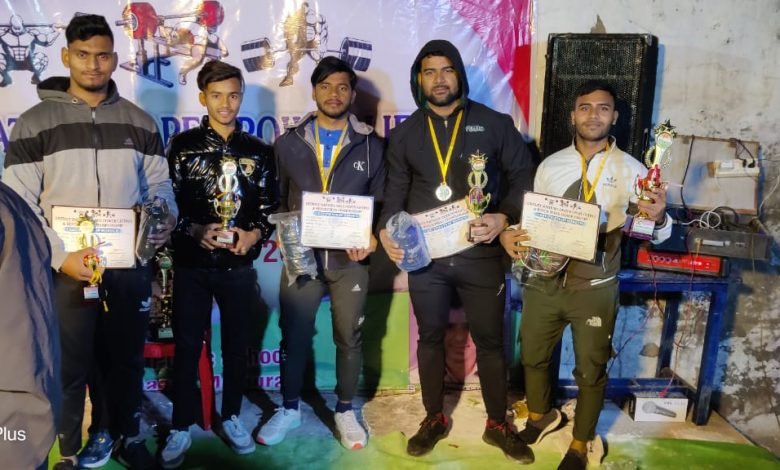 बदायूं: सोना चांदी की तरह चमके मथुरा में उझानी के डायमंड जिम के कॉच ब युवा बदायूं: सोना चांदी की तरह चमके मथुरा में उझानी के डायमंड जिम के कॉच ब युवा