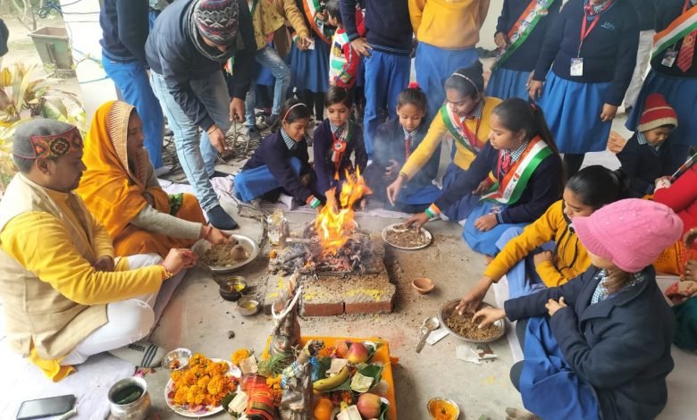 मानपुर नगरिया में बसन्त पञ्चमी पर दर्जनों छात्रों का हुआ विद्यारम्भ संस्कार