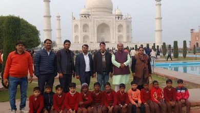 ताजमहल का दीदार कर बच्चों के चेहरे पर मुस्कान”