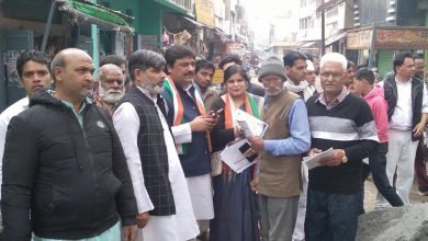 कांग्रेसियों ने चलाया हाथ से हाथ जोड़ो अभियान, पत्रक वितरण किए